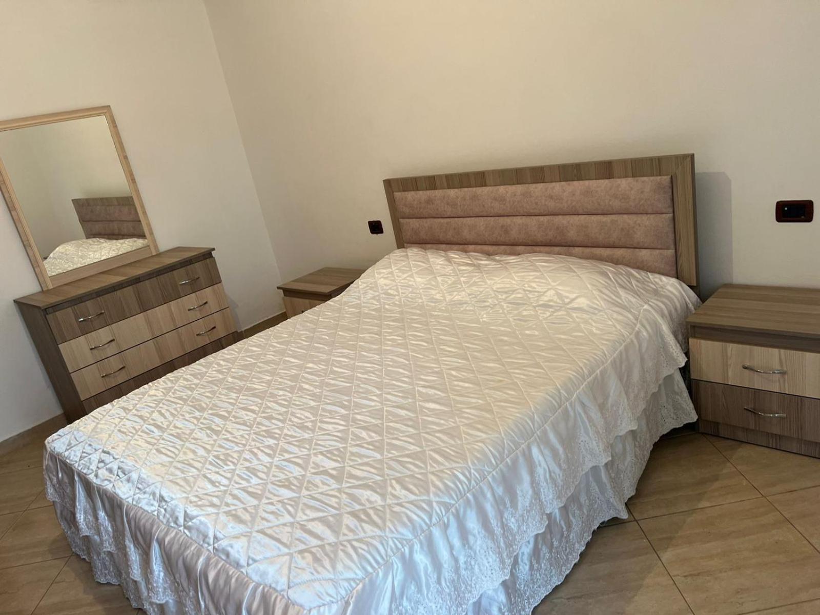 Ana * Vlorë