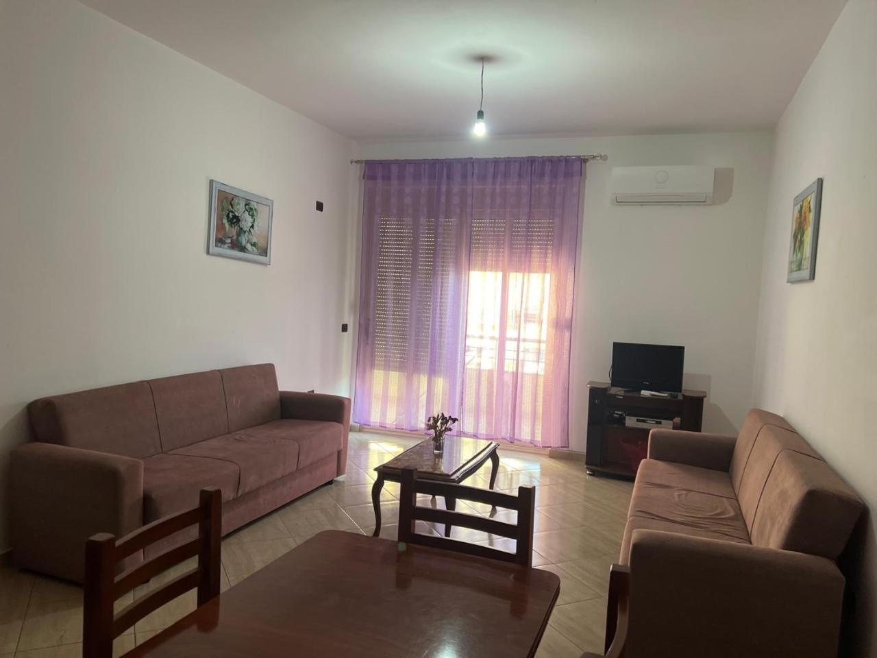 Ana * Vlorë