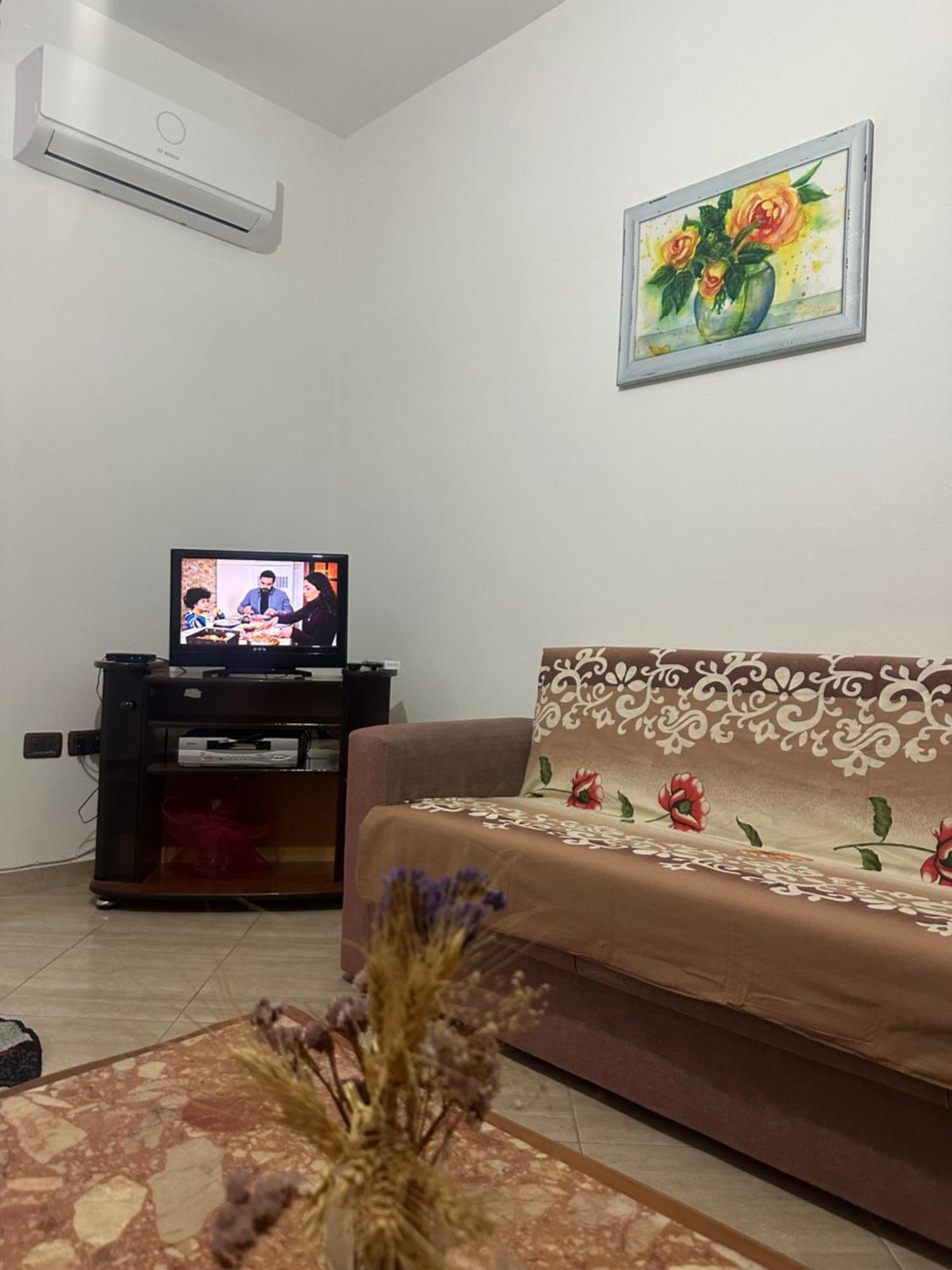 Ana * Vlorë